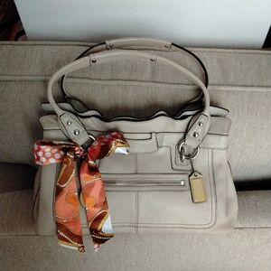 Coach Stone Beige Leather Shoulder Bag With Vintage Vibes.